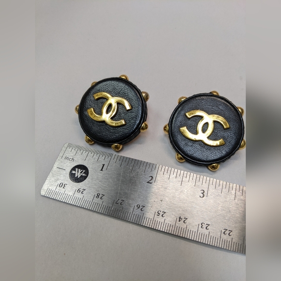 Vintage Chanel CC Leather Earrings #792 - Picture 10 of 10